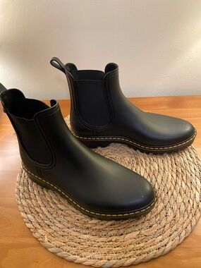 Igor Trak Mate Black Chelsea-Style Rain Boots Yellow Stitching EU Size 39 US 8.5